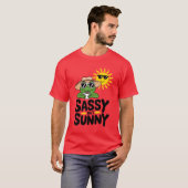 Sassy maar Sunny Frog Design – Grappige Zomerkoffi T-shirt (Voorkant volledig)