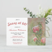 SASSY OP UITNODIGING VAN 60 SURPRISE PARTY (Staand voorkant)
