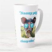Sassy Pig Classic Vibes - Pig Quote Latte Mok (Rechterhoek)