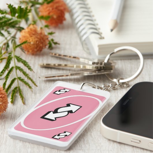 Sassy Pink UNO Reverse Card Keychain – Meme Lover  (Voorkant Rechts)