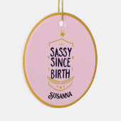 Sassy sinds geboorte, Humoureuze naam Keramisch Ornament (Rechts)