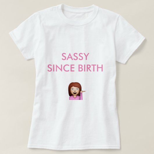 sassy sinds haar geboorte , meisje emoji schattig  t-shirt (Design voorkant)