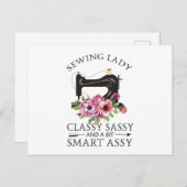 Sassy van de klasse van de naaigarij en een beetje aankondigingskaart (Voorkant / Achterkant)