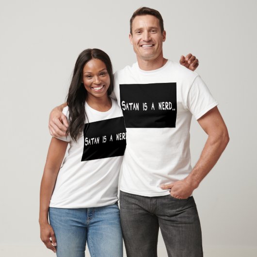 Satan is een nerd. t-shirt (Unisex)