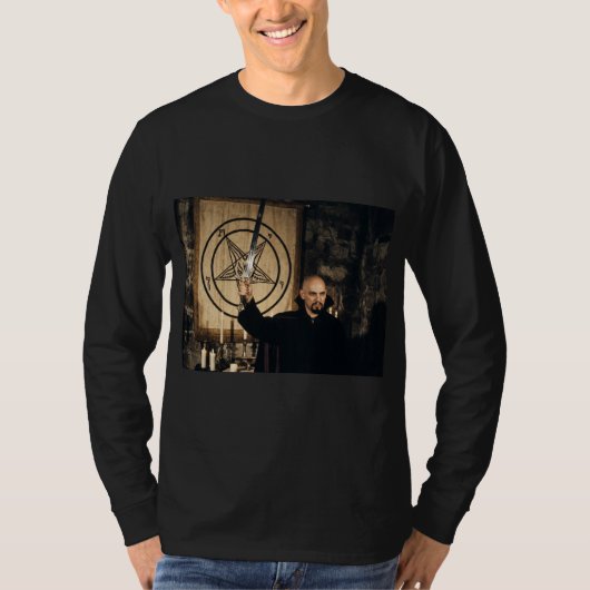 Satanische priester t-shirt (Voorkant)