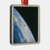 Satelliet in Orbit Metalen Ornament (Rechts)