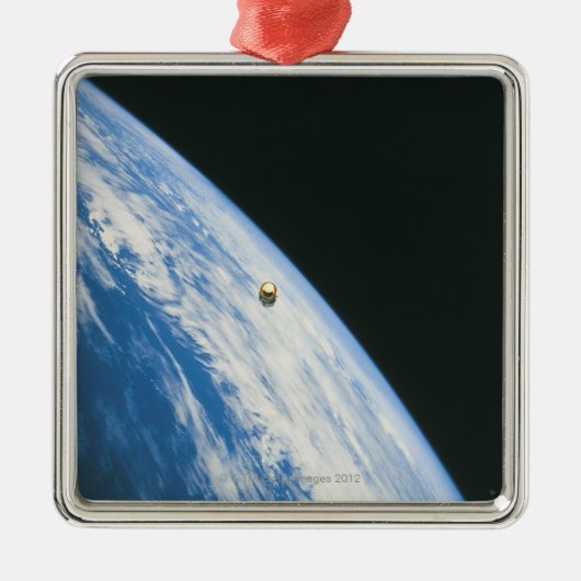 Satelliet in Orbit Metalen Ornament (Voorkant)