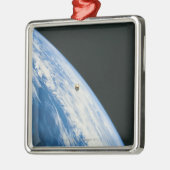 Satelliet in Orbit Metalen Ornament (Links)