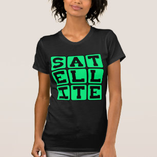 Satelliet, object in een baan om de aarde t-shirt