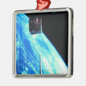 Satelliet Orbiting Earth 3 Metalen Ornament (Links)