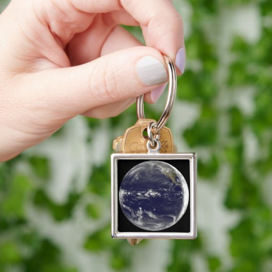 Satelliet-uitzicht van de aarde sleutelhanger (Hand)