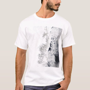 Satelliet-uitzicht van de oostkust van Greenlan T-shirt