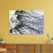 Satelliet uitzicht van een aspluim 3 canvas afdruk (Insitu (Woonkamer))