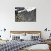 Satelliet uitzicht van een aspluim 4 canvas afdruk (Insitu (Slaapkamer))
