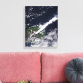 Satelliet uitzicht van een dikke, stoomrijke pluim canvas afdruk (Insitu (Woonkamer))