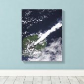 Satelliet uitzicht van een dikke, stoomrijke pluim canvas afdruk (Insitu (Houten vloer))