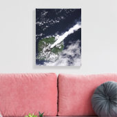 Satelliet uitzicht van een dikke, stoomrijke pluim canvas afdruk (Insitu (Woonkamer))