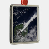 Satelliet uitzicht van een dikke, stoomrijke pluim metalen ornament (Rechts)