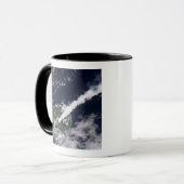 Satelliet uitzicht van een dikke, stoomrijke pluim mok (Voorkant links)