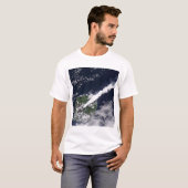 Satelliet uitzicht van een dikke, stoomrijke pluim t-shirt (Voorkant volledig)