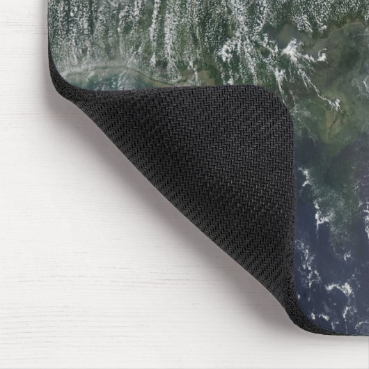 Satelliet-uitzicht van een olieramp muismat (Hoek)