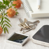 Satelliet-uitzicht van het zuidoosten van de Veren Sleutelhanger (Zijkant)