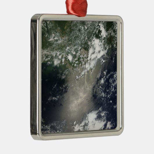 Satelliet-uitzicht van olielevers en olielonijnen metalen ornament (Rechts)