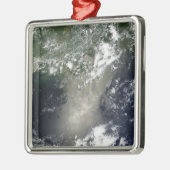 Satelliet-uitzicht van olielevers en olielonijnen metalen ornament (Links)