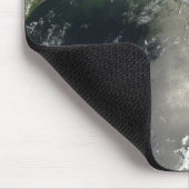 Satelliet-uitzicht van olielevers en olielonijnen muismat (Hoek)