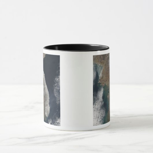 Satelliet-uitzicht van sneeuwval mok (Midden)