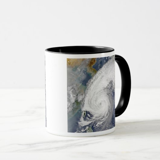 Satellietafbeelding van een tyfoon mok (Voorkant rechts)