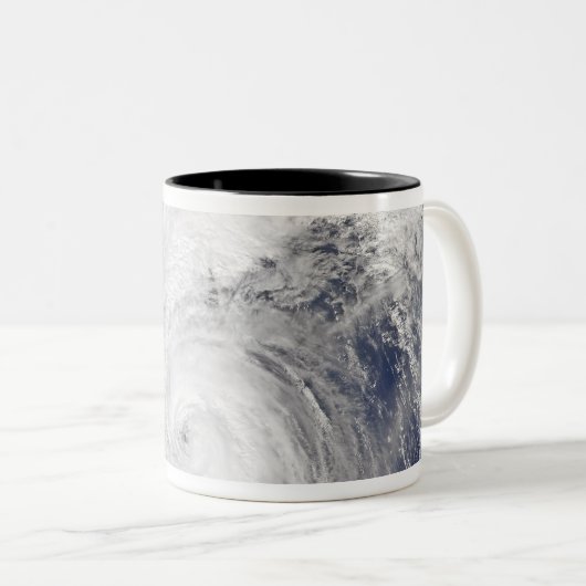 Satellietafbeelding van een tyfoon tweekleurige koffiemok (Voorkant rechts)