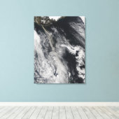 Satellietuitzicht van een aspluim 2 canvas afdruk (Insitu (Houten vloer))