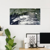 Satellietuitzicht van olieverlies 2 poster (Thuiskantoor)