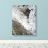 Satellietuitzicht van sneeuw en koud canvas afdruk (Insitu (Houten vloer))