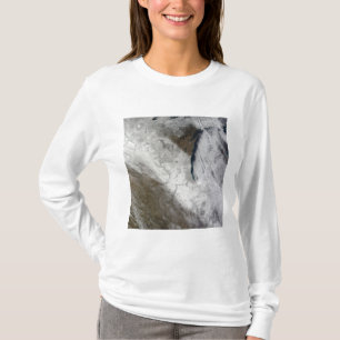 Satellietuitzicht van sneeuw en koud t-shirt