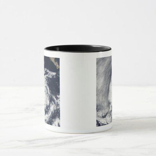 Satellietuitzicht van Tropische Depressie Blas Mok (Midden)