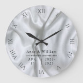 Satin Silver Elegant Wedding Jubileum Keepslag Grote Klok (Voorkant)