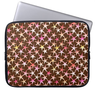 Satin sterren, roze op chocolade laptop sleeve