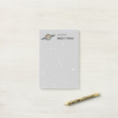Saturnus met ringen in de buitenruimte gepersonali post-it® notes (Op bureau)