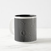 Saturnus's maan Dione 2 Tweekleurige Koffiemok (Voorkant links)