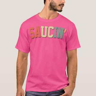 Saucin. Urban Hip Hop Rap Shirt Retro Kleuren 70s