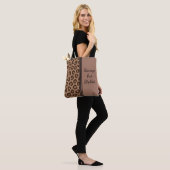 Savage maar stijlvolle Leopard Print Canvas tas (Op model)