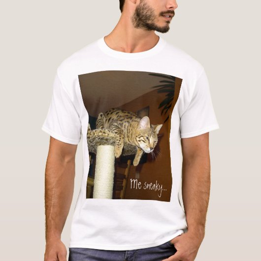 Savannah Cat Sneaky Shirt (Voorkant)
