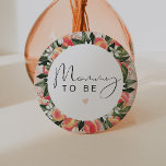 SAVANNAH Little Peach Baby shower Mama Ronde Button 7,6 Cm<br><div class="desc">Deze knoopspeld kenmerkt waterverf perziken en een schattig handgeschreven doopvont met het gezegde,  "mama om te zijn". Deze geslachtsneutrale knop is het perfecte accessoire voor je kleine perzikspleet baby shower of sekse-openbaring.</div>