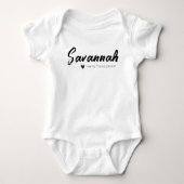 Savannah Name onthult een minimale moderne zwarte Romper (Voorkant)
