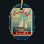 Savannah Sailboot Vintage Travel Georgia Keramisch Ornament<br><div class="desc">Deze Greetings from Savannah Georgia vintage reis nautisch design en is voorzien van een boot die op het water zeilt met zeemijlen en een blauwe hemel gevuld met prachtige,  bruine wolken.</div>
