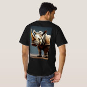 "Savanne Majesteit: gehoornde neushoorn" T-shirt (Achterkant volledig)