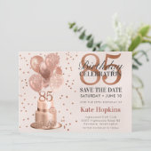 Save The Date 85e Verjaardag Roze Gouden Cake (Staand voorkant)