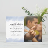 Save the date | Bleke puistblauwe Waterverf Slag Kaart (Staand voorkant)